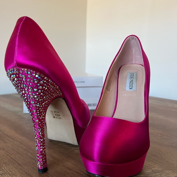 Steve Madden Fuschia Rhinestone Heeled Platform Pumps - Picture 10 of 14